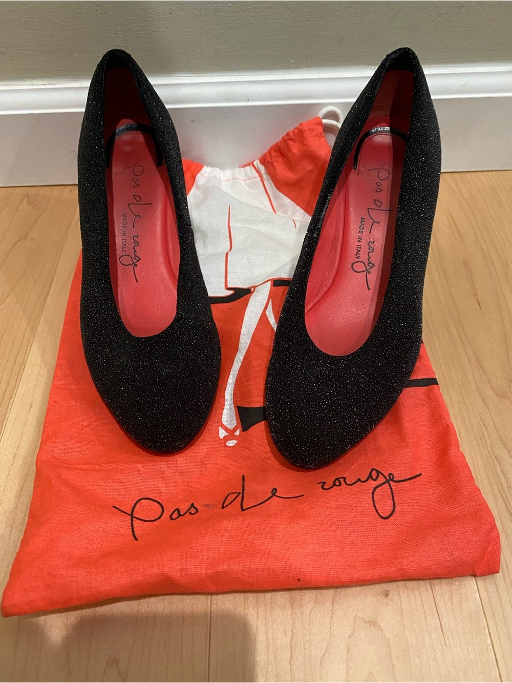 Pas de Rouge Black Glitter Round Toe Pumps